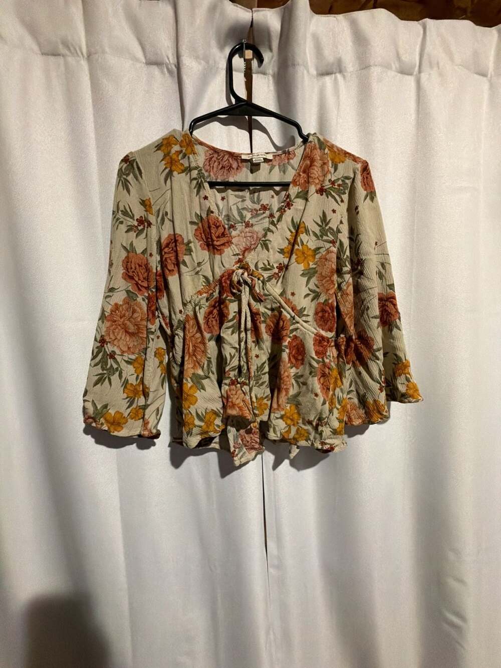 American Eagle Floral Tie-Front V-Neck Peasant Top Medium